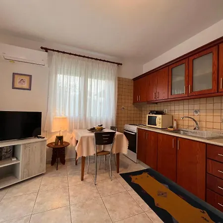 Elia Ii Apartment *