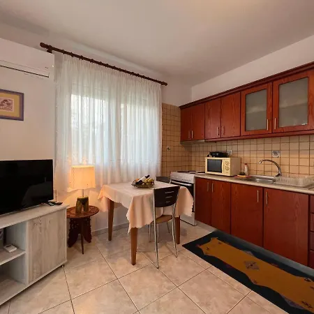 Elia Ii Apartment *